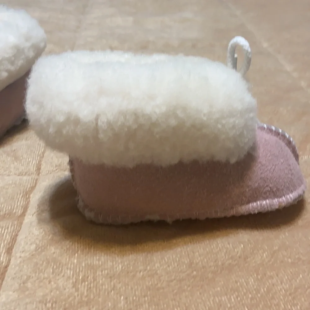 Minnetonka infant pink leather booties